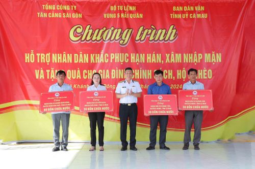 Quân chủng Hải quân hỗ trợ khắc phục hạn hán, xâm nhập mặn tại Cà Mau
