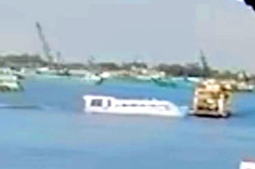 Điều tra vụ tàu du lịch va chạm với phà khiến nhiều người bị thương