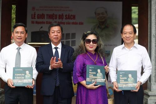 Ra mắt bộ sách 'Võ Nguyên Giáp – Vị tướng của nhân dân'