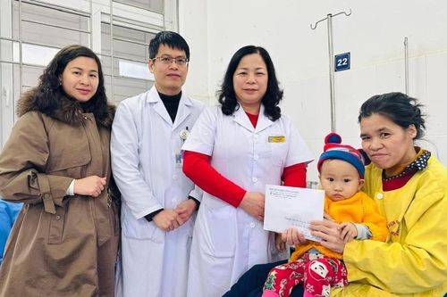 Công tác xã hội tại bệnh viện - cầu nối nghĩa tình