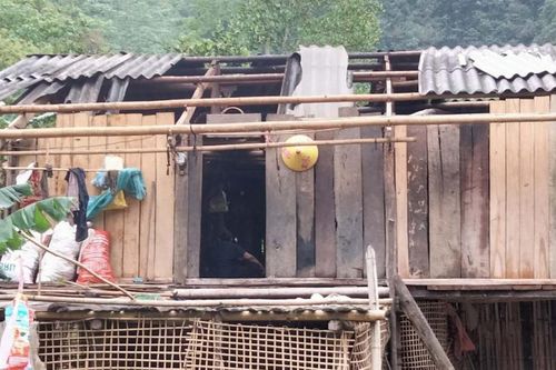 Dông, lốc làm 903 nhà dân bị tốc mái