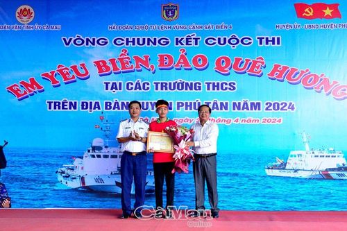 Em yêu biển đảo quê hương