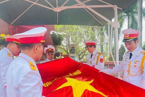 Đón nhận, an táng hài cốt liệt sĩ thanh niên xung phong Đội N43