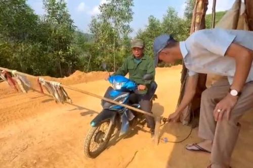Tháo dỡ 'BOT' lão nông tự mở tại dự án đường Trường Sơn Đông