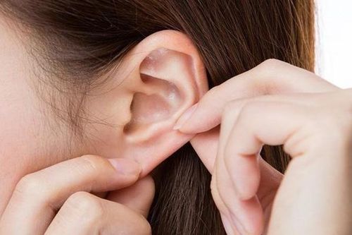 Ai có nguy cơ bị viêm tai ngoài?