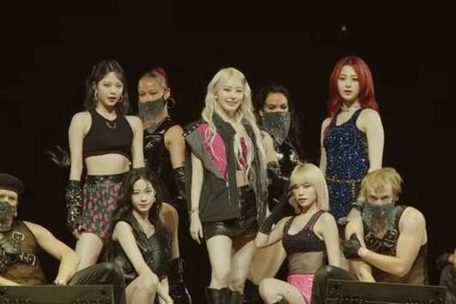 LE SSERAFIM tại Coachella 2024 tuần 2 bị nghi hát nhép nhưng cố giả vờ hát live