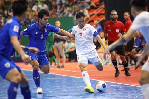 Tuyển Việt Nam thua Thái Lan, vẫn vào tứ kết giải futsal châu Á