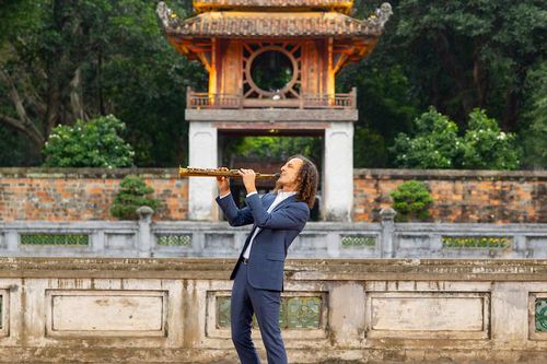 Nghệ sĩ Kenny G giới thiệu Thủ đô Hà Nội đẹp thế nào qua tiếng kèn saxophone?