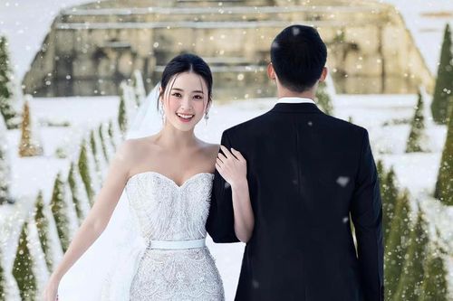Không còn úp mở, Midu đăng thiệp cưới, hạnh phúc khen chồng tương lai