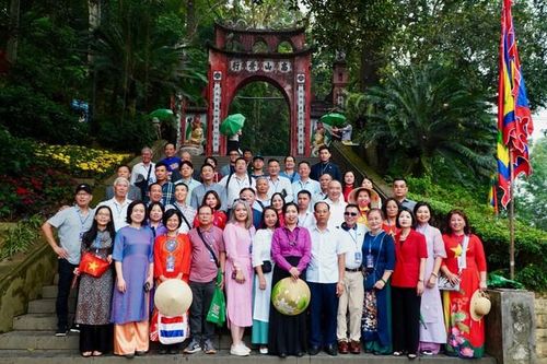 Cùng kiều bào hướng về cội nguồn