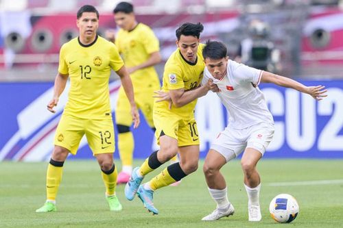 Thắng Malaysia 2-0, Việt Nam giành vé vào tứ kết