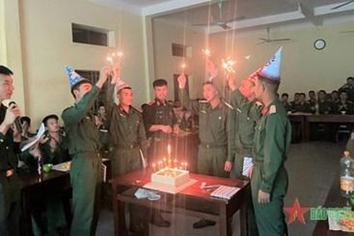 Gắn kết tình đồng đội