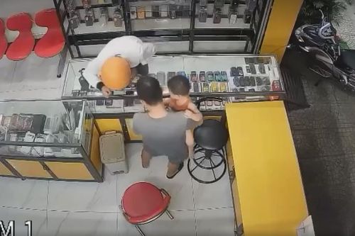 Tái diễn trò vờ mua điện thoại rồi cướp, đối tượng bị tóm gọn
