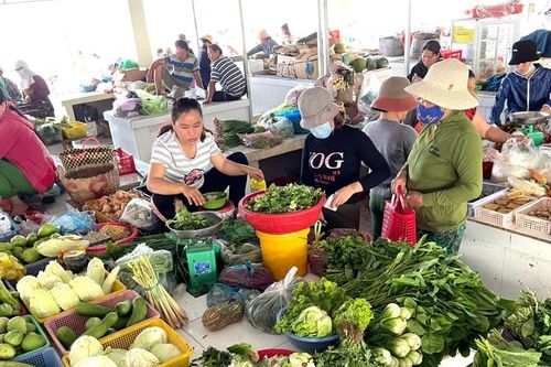 Giữa chợ, giữa đời