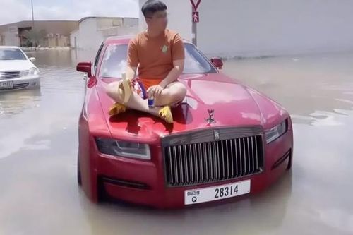 Tay chơi tiền ảo Việt gặp sự cố với Rolls-Royce Ghost mới ở Dubai