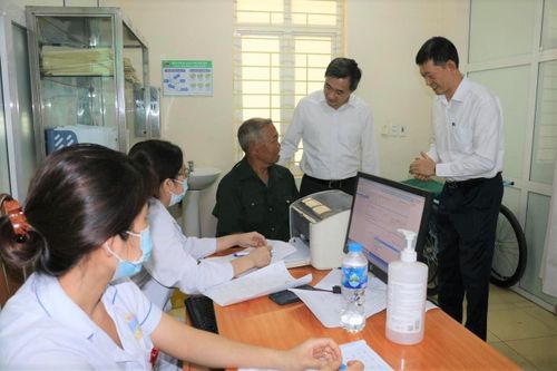 Khám và cấp thuốc miễn phí cho đối tượng chính sách ở Điện Biên