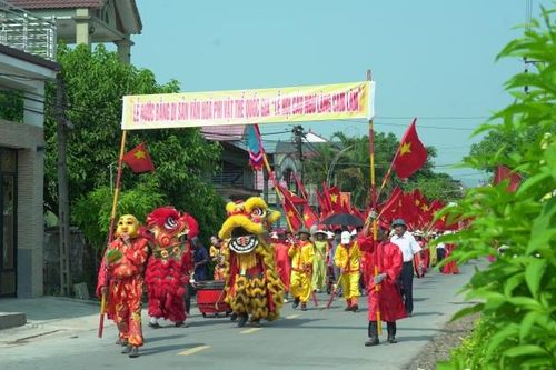 Lễ đón bằng công nhận Lễ hội Cầu Ngư làng Cam Lâm là Di sản văn hóa phi vật thể quốc gia