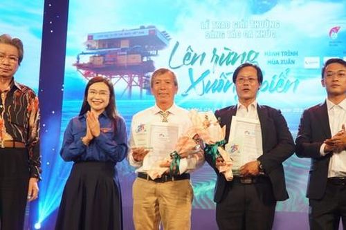 Trao thưởng cuộc vận động sáng tác ca khúc 'Hành trình mùa xuân lên rừng xuống biển'