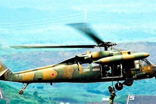 Hai trực thăng quân sự Nhật Bản rơi xuống biển, 1 người chết, 7 người mất tích