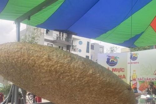 Hạ Long chế biến thành công chiếc chả mực nặng 200 kg kỷ lục Việt Nam