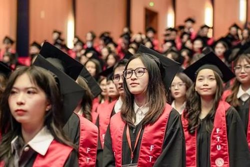 Hơn 1.000 sinh viên được trao bằng tốt nghiệp sớm