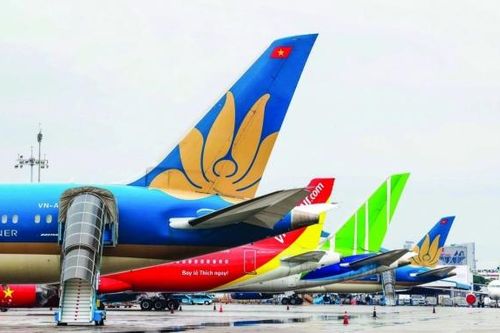 Giá vé máy bay đang quá cao so với thu nhập của người dân