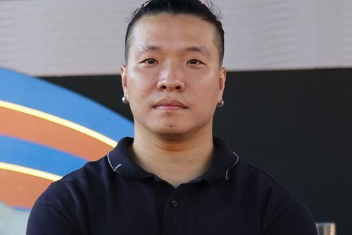 Bino Vũ Vi Bình ra sách chỉ cách 'chém tiếng Anh không cần động não'