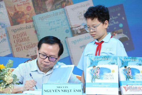 'Cách kết thúc mối tình nhanh là tặng người yêu cuốn sách giả ngày sinh nhật'