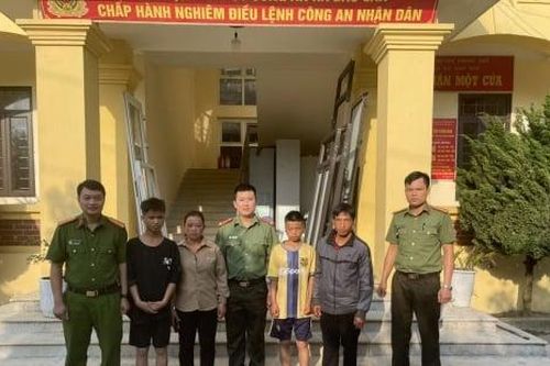 2 cháu bé đạp xe từ Điện Biên xuống Hà Nội tìm mẹ đã được về với gia đình