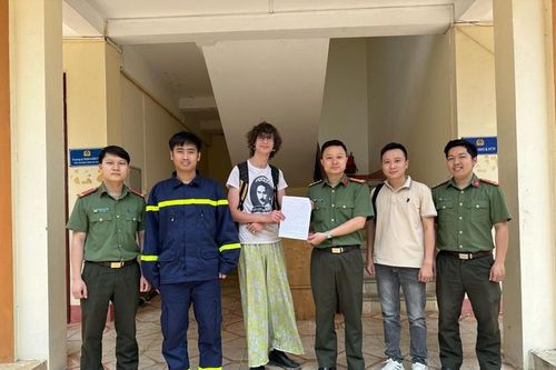 Xuyên đêm tìm kiếm du khách người Anh bị lạc trong rừng Hoàng Liên