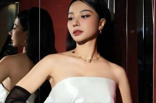 Giọng ca 'ngậm kẹo' gây sốt mạng xã hội Phượng Vũ tái xuất