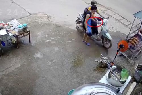 Bán vịt quay chưa được thu tiền, chủ quán có hành động lỡ tay phải đền thêm con vịt