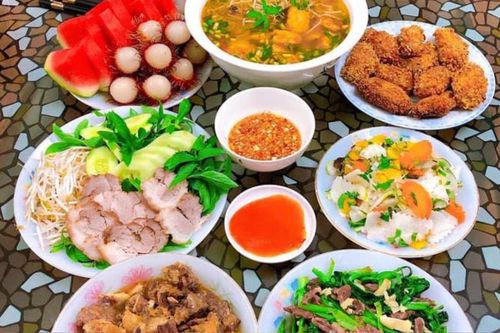 Vợ đảm khoe mâm cơm ngày hè cực ngon mắt, vừa nhìn đã thèm ăn