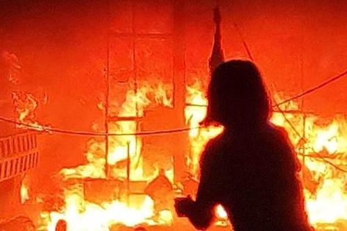 Hà Nội: Cháy lớn khu nhà xưởng làm biển quảng cáo ở đường Phú Diễn
