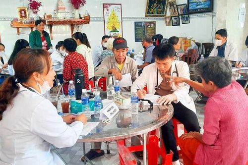700 lượt người dân ở phường Nhà Bàng được khám bệnh, cấp thuốc miễn phí