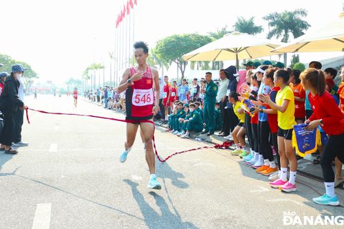 Giải Việt dã - chạy Vũ trang truyền thống Báo Đà Nẵng lần thứ 27 thành công tốt đẹp