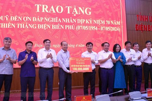 Điện Biên tiếp nhận kinh phí ủng hộ Quỹ 'Đền ơn đáp nghĩa'