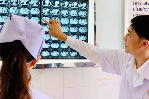 Bác sĩ Nguyễn Đình Nghĩa: 'Bệnh nhân còn thở là còn hy vọng'