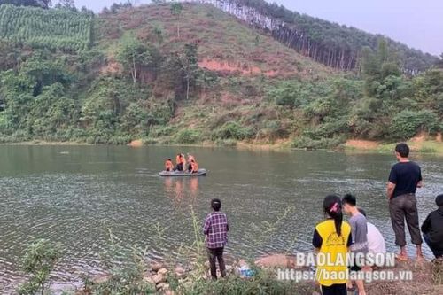 Lộc Bình: 2 học sinh bị đuối nước khi tắm sông