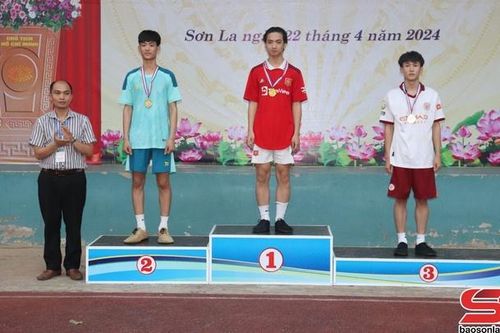 Trao 15 bộ huy chương môn đá cầu tại Hội khỏe Phù Đổng tỉnh Sơn La lần thứ XII