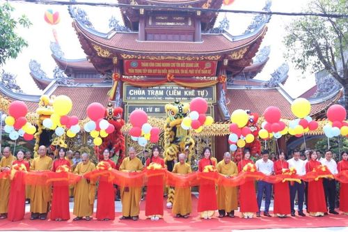 Ninh Bình: Cắt băng khánh thành ngôi đại hùng bảo điện và cổng tam quan chùa Trạm