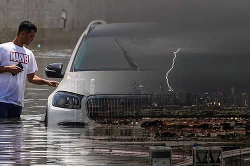 Dubai, Ả Rập chìm trong trận bão lớn và lũ lụt lịch sử, nguyên do vì sao?