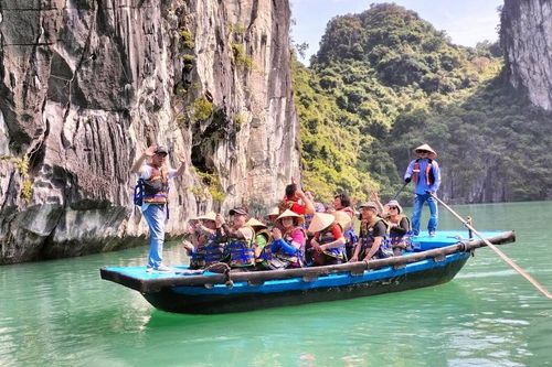 Ngành vận tải, du lịch tất bật cho kỳ nghỉ lễ