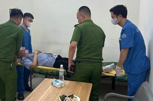 Công an phường kịp thời ngăn cụ ông 78 tuổi lên cầu Nhật Tân tự tử