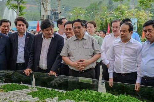 Thủ tướng thăm Cửa khẩu quốc tế Hữu Nghị và kiểm tra một số dự án phát triển kinh tế - xã hội tỉnh Lạng Sơn