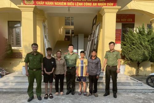 Từ thông tin trên cơ sở dữ liệu quốc gia về dân cư, tìm được gia đình cho 2 cháu người Mông 'đi lạc'