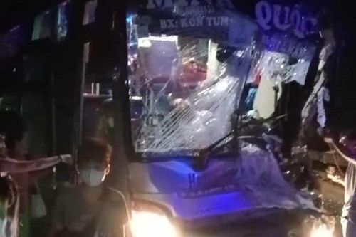 Xe khách va chạm xe tải, tài xế thiệt mạng