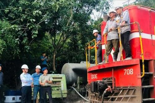 Đã thông hầm đường sắt Bãi Gió qua đèo Cả sau 10 ngày bị sạt lở