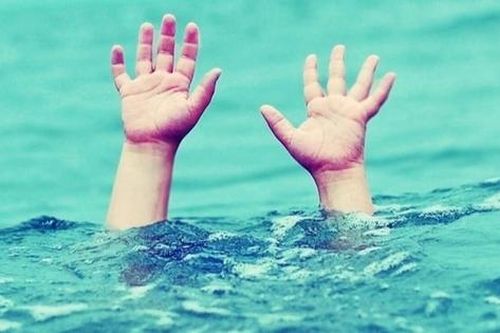 Thái Bình: Hai học sinh đuối nước tử vong khi tắm ở đầm ven sông Trà Lý
