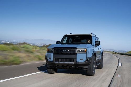Toyota Land Cruiser 2024 đội giá không tưởng, có tiền cũng khó mua